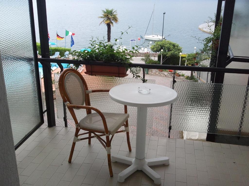 Hotel Caribe - Garda Lake Collection Brenzone sul Garda Szoba fotó